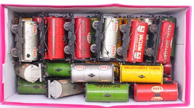 Lot 314 - Approximately 27 post-war Hornby-Dublo 3-rail...