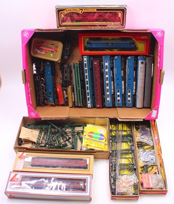 Lot 491 - Large tray containing a variety of 00 gauge...