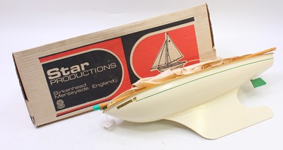 Lot 75 - Star Productions SY/4 18” pond yacht,...