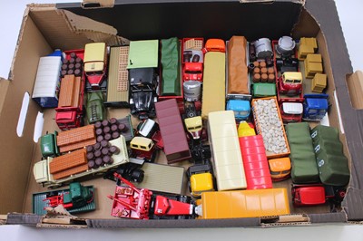 Lot 882 - Corgi Toys, two trays of various scales loose...