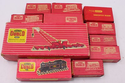 Lot 322 - A small collection of Hornby Dublo 2 rail to...
