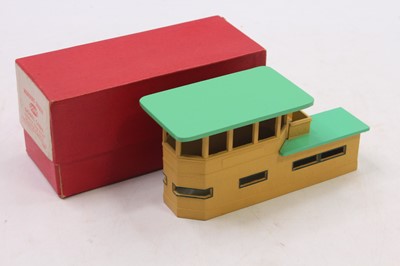 Lot 306 - Hornby Dublo 5080 signal cabin, rare green...