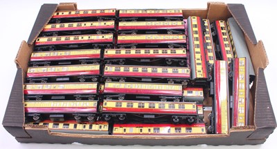 Lot 366 - One tray containing a large quantity of Hornby...