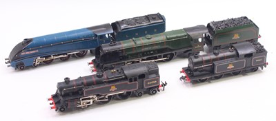 Lot 353 - Four Hornby Dublo unboxed locos to include an...