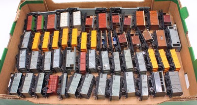 Lot 372 - One tray containing approx 50 Hornby Dublo...