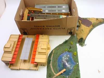 Lot 327 - One box containing Hornby Dublo accessories to...