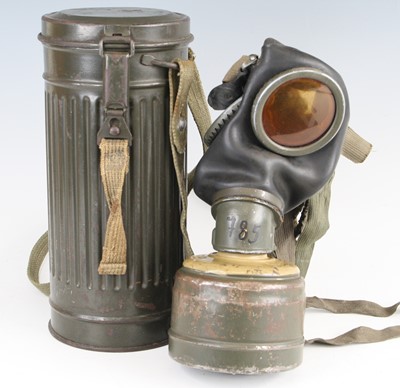 Lot 3053 - A German Third Reich GM 30 Service Respirator,...