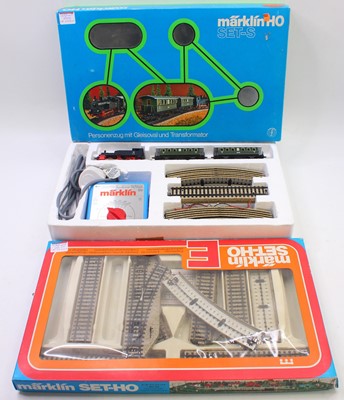 Lot 523 - Marklin HO gauge sets, to include a 2924 set,...