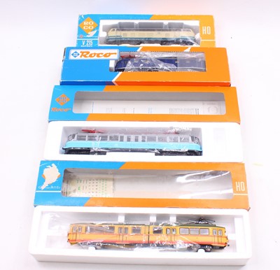 Lot 555 - Four HO gauge Roco locos to include a BR118...