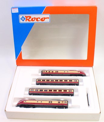 Lot 538 - Roco HO gauge 43900 train pack, comprising a...