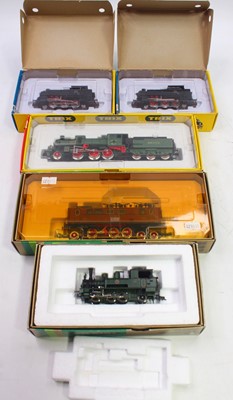 Lot 547 - Five HO gauge Trix Express locos to include...