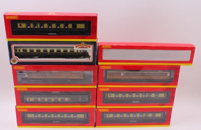 Lot 481 - One tray containing nine 00 gauge Hornby and...