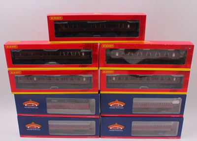 Lot 482 - One tray containing 9 Bachmann and Hornby 00...