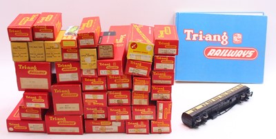 Lot 469 - One tray containing various Triang wagons and...