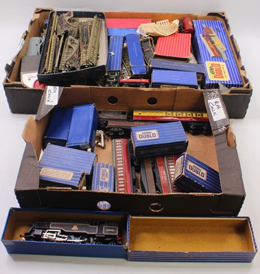 Lot 342 - Two trays containing various Hornby 00 items...