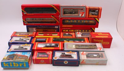 Lot 470 - Two trays containing various boxed and unboxed...
