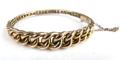 Lot 2124 - A yellow metal hollow graduated curblink...