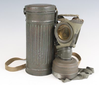 Lot 3136 - A German Third Reich GM 30 Service Respirator,...