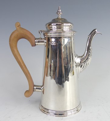 Lot 2072 - An Edwardian silver coffee pot, of tapering...