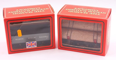 Lot 10 - Two Mamod 0-gauge 4-wheel goods wagons: grey...