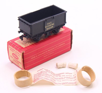 Lot 304 - Hornby Dublo 4654 2 rail track cleaning wagon,...