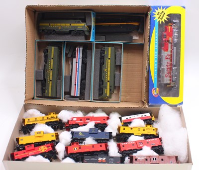 Lot 545 - Four HO gauge Athearn locos to include a F7A...