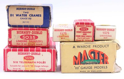 Lot 320 - Hornby-Dublo small accessories: box of six...