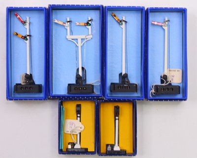 Lot 335 - Hornby-Dublo electrically operated signals,...