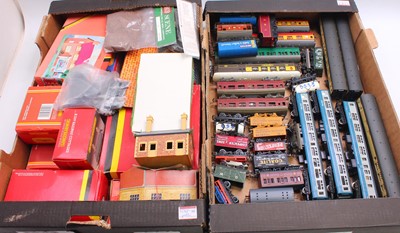 Lot 471 - Two trays containing various early Hornby,...