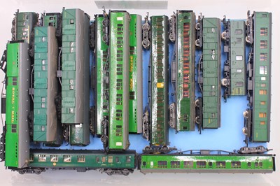 Lot 507 - 15 00 gauge kit built and Triang Southern...