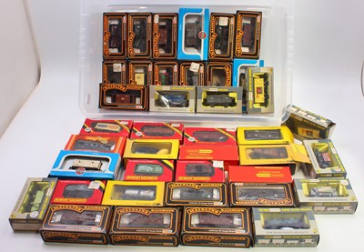 Lot 483 - 40 00 gauge wagons by various manufacturers to...