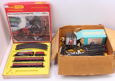 Lot 490 - Two part complete Triang 00 gauge sets to...