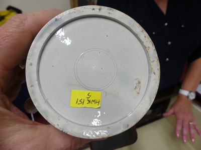 Lot 2019 - An 18th century pearlware porcelain tankard,...