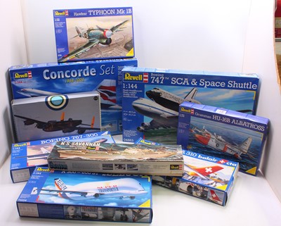 Lot 742 - One tray containing nine Revell plastic...