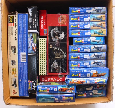 Lot 747 - One box containing 20 small Revell plastic...