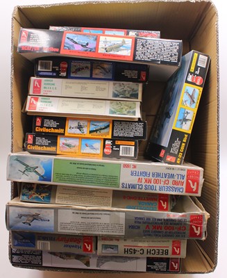 Lot 749 - One tray containing 14 Hobbycraft plastic...