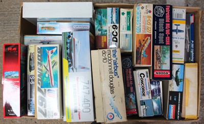 Lot 759 - 20 mixed-manufacture aircraft kits to include...
