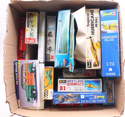 Lot 582 - One box of 14 various aircraft plastic kits to...