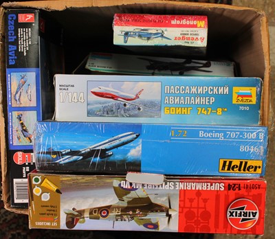 Lot 583 - One box of 7 plastic aircraft kits to include...