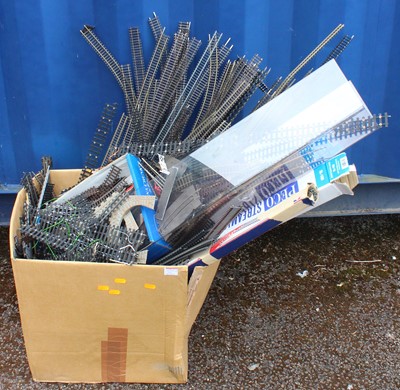 Lot 461 - A very large collection of 00 gauge track to...
