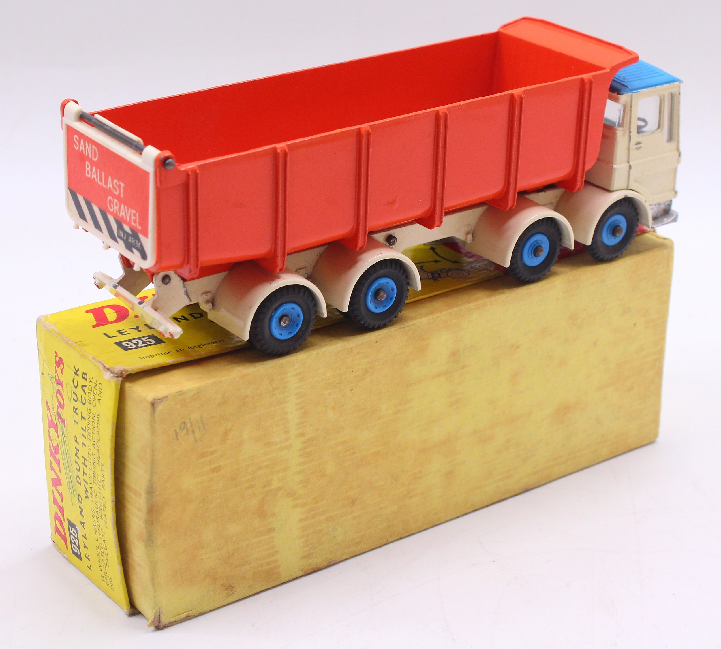 Lot 1123 - Dinky Toys No. 925 Leyland dump truck with