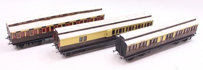 Lot 199 - Three 0 Gauge finescale GWR Clerestory coaches,...