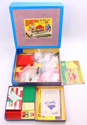 Lot 1892 - Bayko group of 2 sets for a house and a Garage...