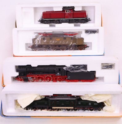 Lot 638 - Four HO gauge Roco locos to include a DB BR290...