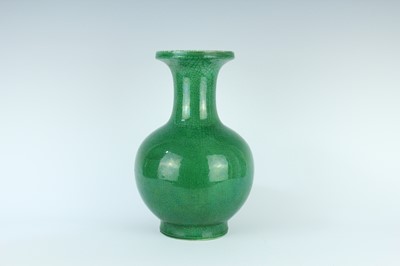 Lot 78 - A Chinese apple-green crackle-glazed vase,...