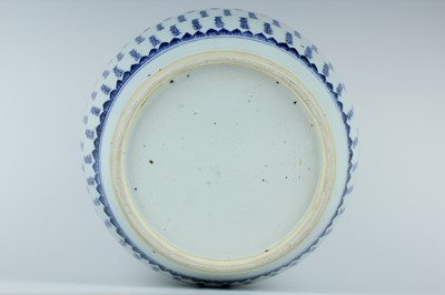 Lot 11 - A Chinese blue and white ‘hundred shou’...