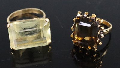 Lot 264 - A 9ct gold citrine set dress ring, the...