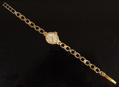Lot 282 - An H Samuel lady's 9ct gold cased quartz...