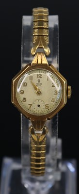 Lot 304 - A lady's Tudor Royal 9ct gold case manual wind...