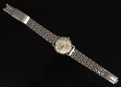 Lot 308 - A gent's steel cased Omega Seamaster Deville...